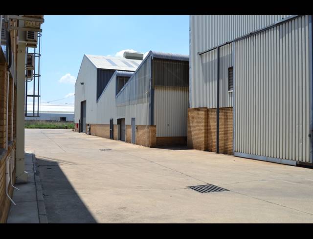 9,202M² FACTORY TO LET IN JET PARK